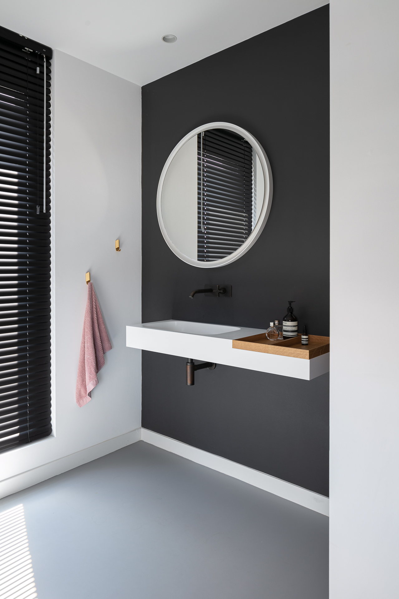 EPI Superbase Grey Light badkamer EPI Superbase Grey Light badkamer