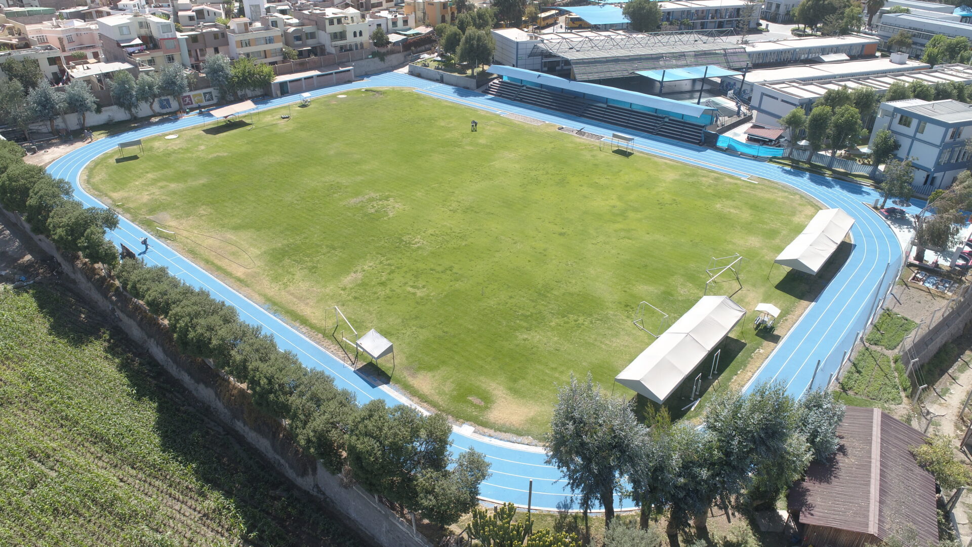 DCIM100MEDIADJI_0122.JPG EPI Track SW Atletiekbaan red